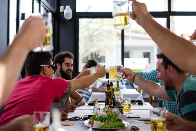 Reservas people having drink at daytime
